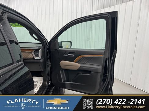 Used 2024 GMC Canyon Denali image 14