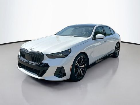 Used 2024 BMW 530i w/ Executive Package RWD image 3