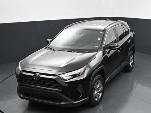 Used 2025 Toyota RAV4 XLE FWD image 27