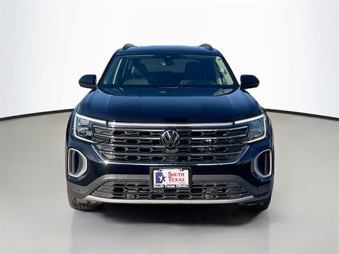 Used 2024 Volkswagen Atlas SE image 2