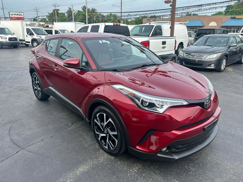 Used 2018 Toyota C-HR XLE FWD image 3