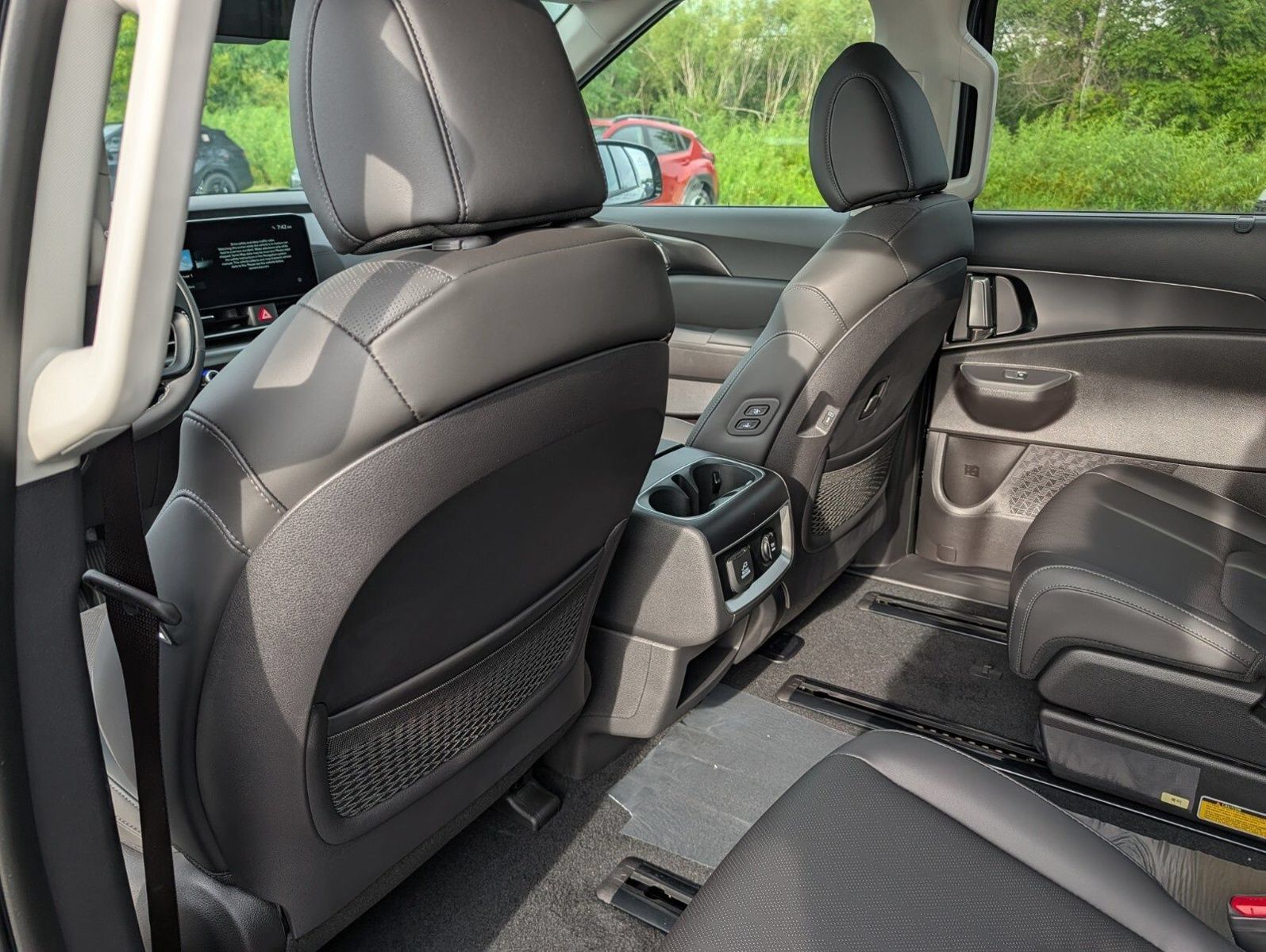 New 2027 Kia Carnival SX w/ Dark Edition Package FWD image 27