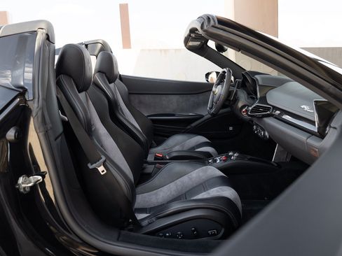 Used 2012 Ferrari 458 Spider RWD image 57