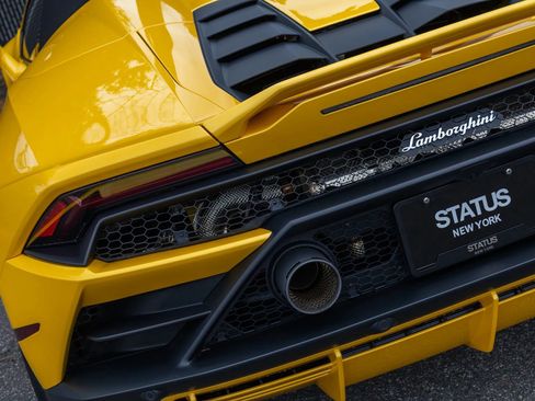 Used 2024 Lamborghini Huracan EVO image 43