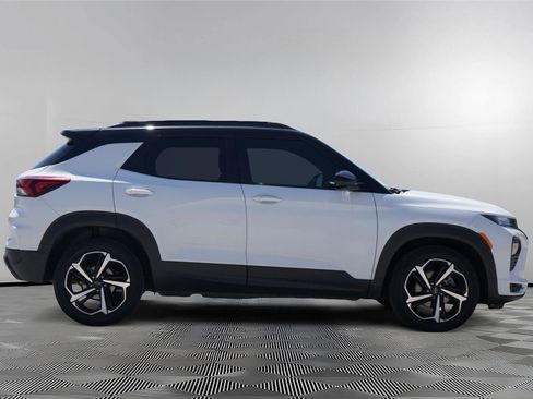 Used 2021 Chevrolet TrailBlazer RS w/ Technology Package FWD image 4
