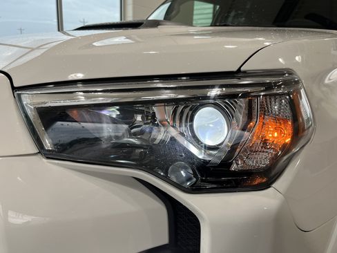 Used 2018 Toyota 4Runner TRD Off-Road AWD/4WD image 25