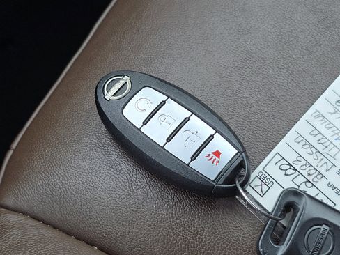 Used 2023 Nissan Titan Platinum Reserve w/ Moonroof Package image 39