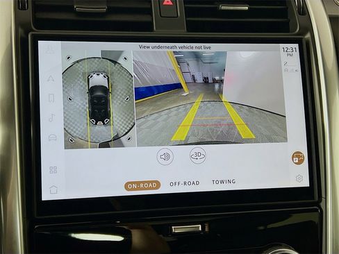 Used 2025 Land Rover Discovery Dynamic SE image 14