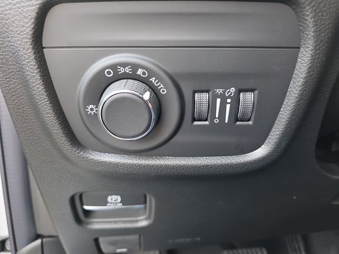 New 2025 Jeep Grand Cherokee L Altitude image 12