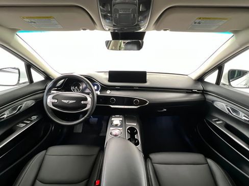 Used 2022 Genesis GV70 2.5T image 9