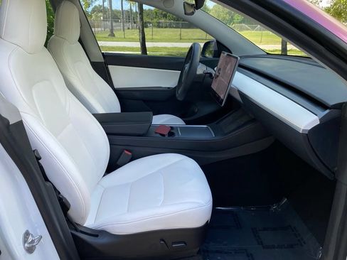 Used 2022 Tesla Model Y Long Range AWD/4WD image 17