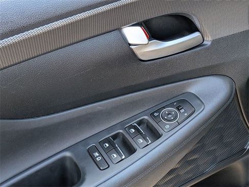 Used 2019 Hyundai Santa Fe SEL image 9