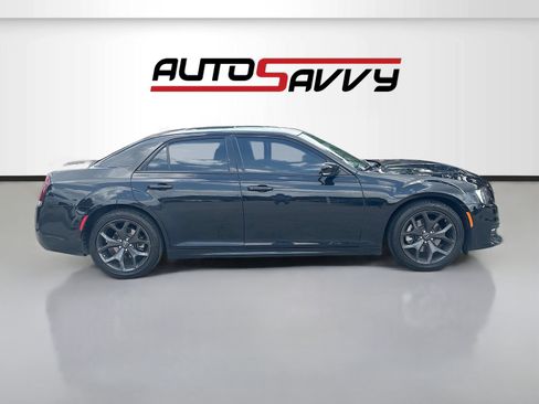Used 2023 Chrysler 300 S w/ Comfort Group RWD image 8