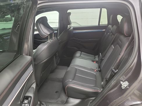 Used 2024 Jeep Wagoneer Launch Edition image 10