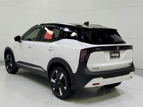 Certified 2025 Nissan Kicks SR FWD image 6