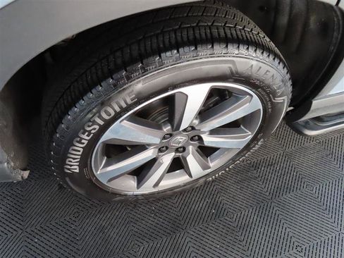 Used 2025 Honda Pilot Touring image 8