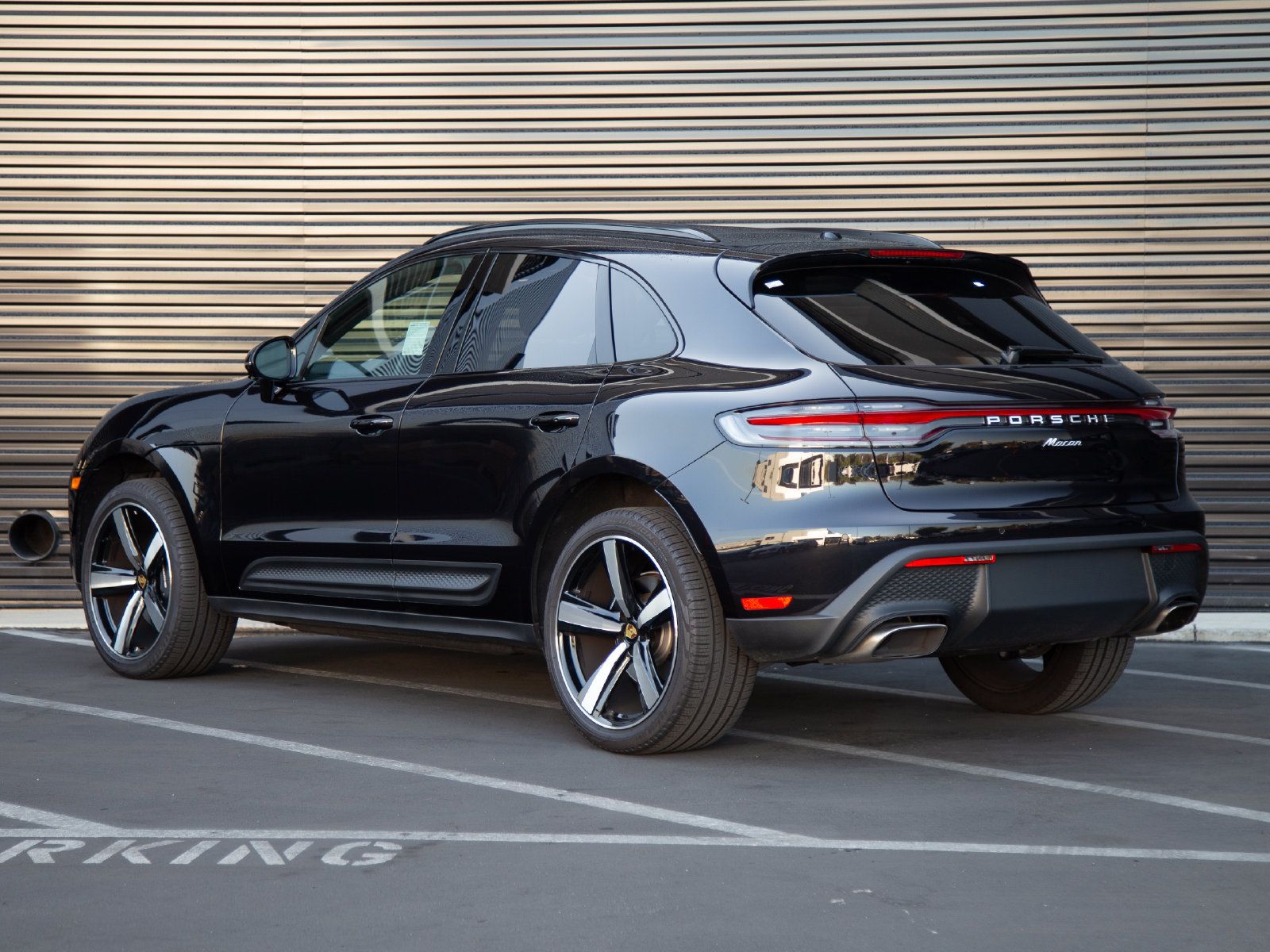Certified 2026 Porsche Macan AWD/4WD image 3