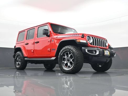 Used 2025 Jeep Wrangler Unlimited Sahara AWD/4WD image 24