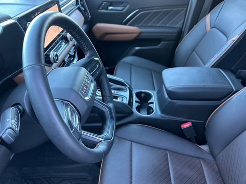 Used 2023 GMC Canyon AT4 w/ AT4 Premium Package image 9