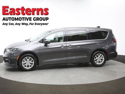 Used 2023 Chrysler Pacifica Touring-L FWD image 61