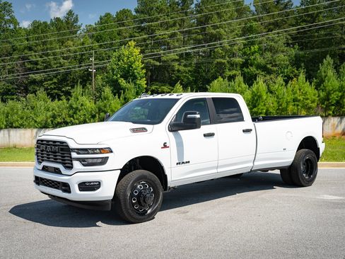 New 2026 RAM 3500 Big Horn AWD/4WD image 3