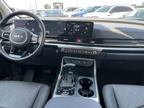 Certified 2026 Kia Carnival SX w/ SX Dark Edition Package FWD image 21