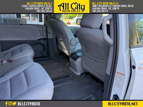 Used 2015 Toyota Sienna XLE Premium FWD image 18