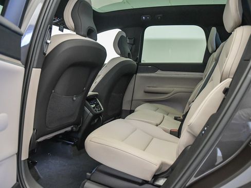 New 2025 Volvo EX90 Plus image 22