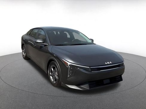 Used 2025 Kia K4 LXS image 3