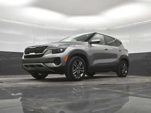 Used 2022 Kia Seltos LX AWD/4WD image 36