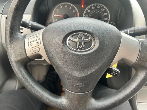 Used 2013 Toyota Corolla LE FWD image 17