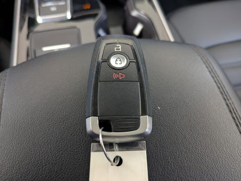 Used 2019 Ford Edge SEL w/ Equipment Group 201A FWD image 30