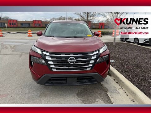 Used 2025 Nissan Rogue SV image 3