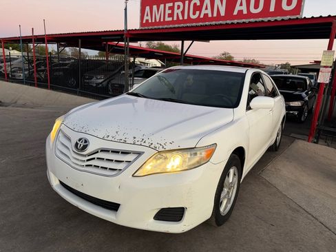 Used 2010 Toyota Camry LE image 4