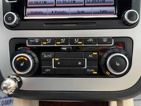 Used 2010 Volkswagen Eos Lux image 23