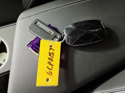 Certified 2025 Genesis G70 2.5T image 24