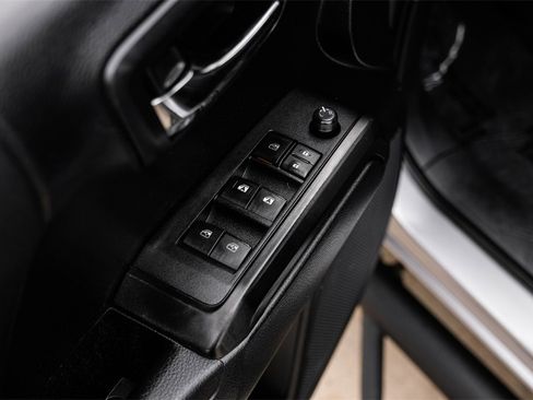 Used 2019 Toyota Tacoma TRD Off-Road image 40