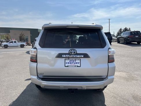 Used 2024 Toyota 4Runner TRD Off-Road Premium image 9