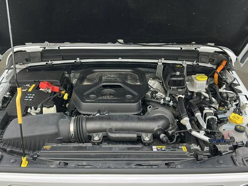 Used 2024 Jeep Wrangler Unlimited Sahara w/ Safety Group image 19