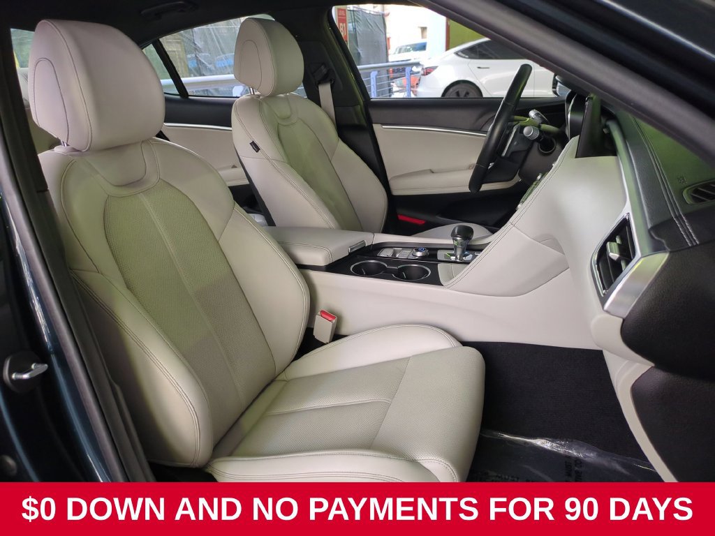 Used 2025 Genesis G70 2.5T RWD image 29