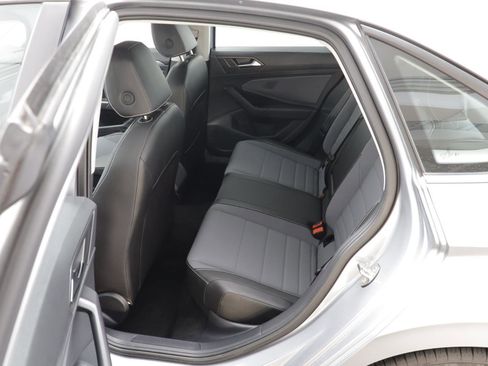 Used 2025 Volkswagen Jetta SE image 14