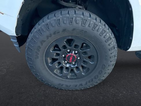 Used 2022 Toyota Tacoma SR AWD/4WD image 10