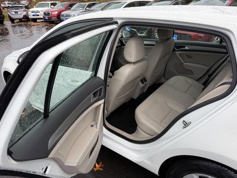 Used 2015 Volkswagen Golf S image 15