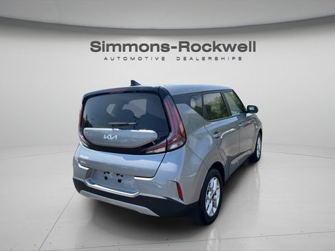 Used 2025 Kia Soul LX w/ LX Technology Package FWD image 5