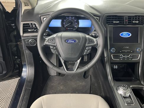 Used 2020 Ford Fusion SE w/ Equipment Group 151A image 12