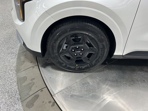 New 2026 Kia Carnival FWD image 31