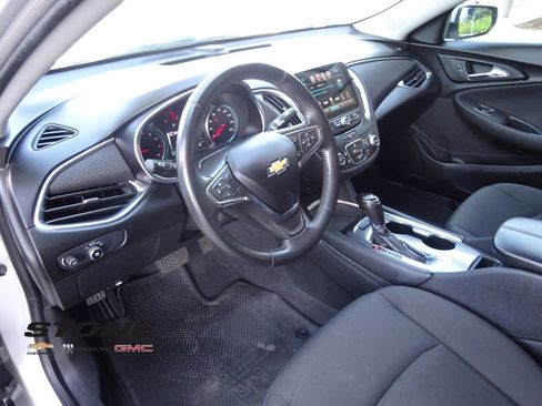 Used 2018 Chevrolet Malibu LT FWD image 12