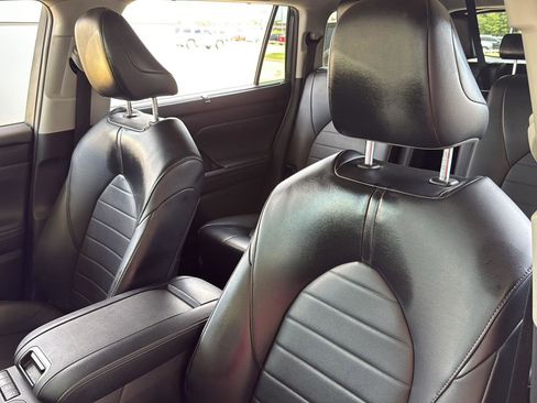 Used 2022 Toyota Highlander XLE image 14