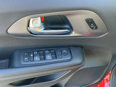 New 2026 Chrysler Pacifica Select AWD/4WD image 10