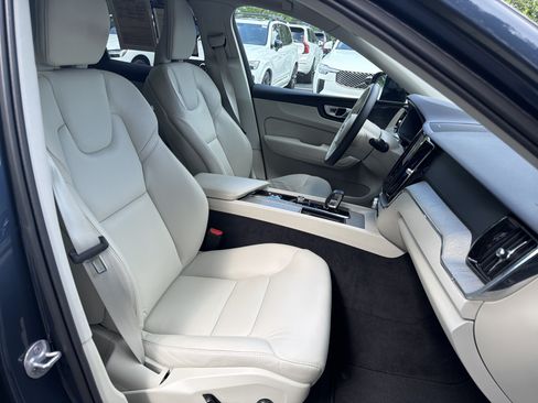 Certified 2024 Volvo XC60 B5 Plus AWD/4WD image 35